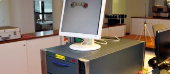 Eine mobile Röntgenanlage bei einem Lauschabwehreinsatz.