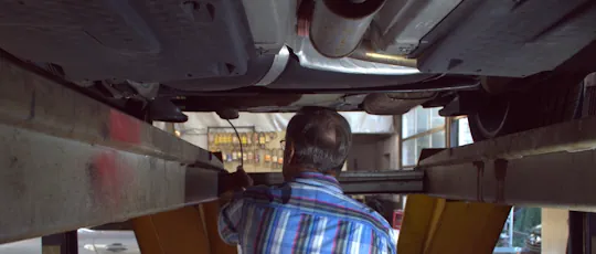 Fahrzeuguntersuchung auf GPS-Tracker in der Schweiz